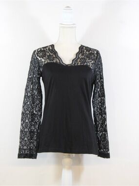 The Pyramid Collection Women's Black Long Sleeve Top with Lace Sleeves